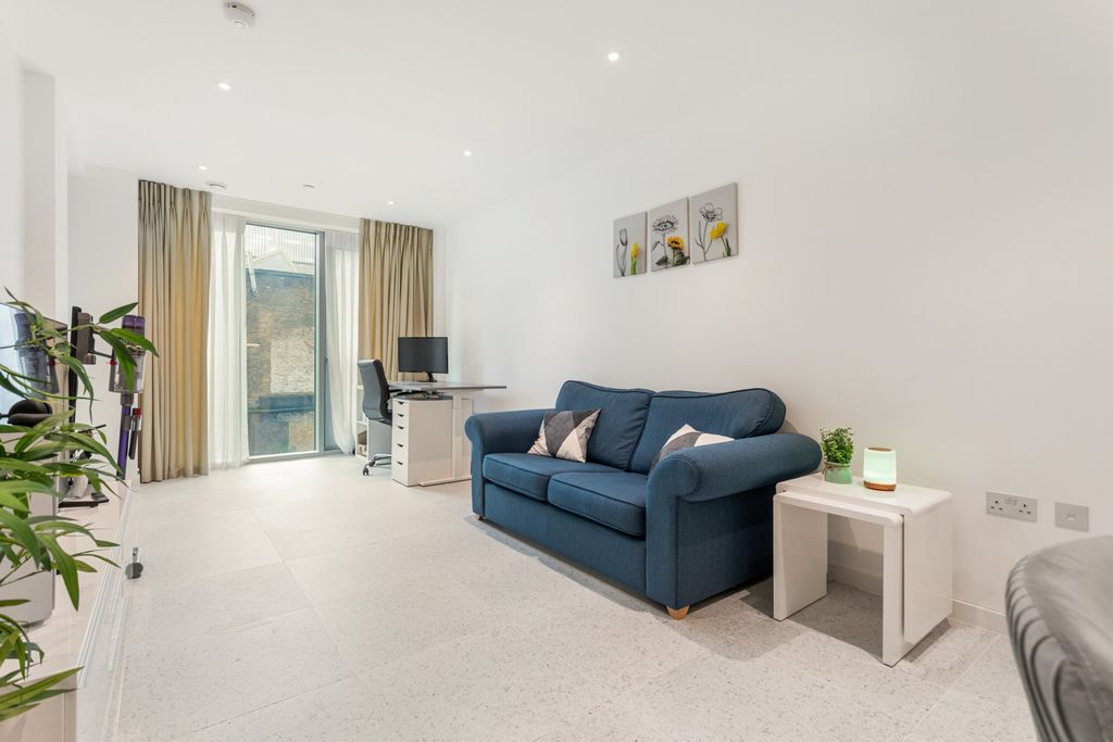 Property photo 3 of 11