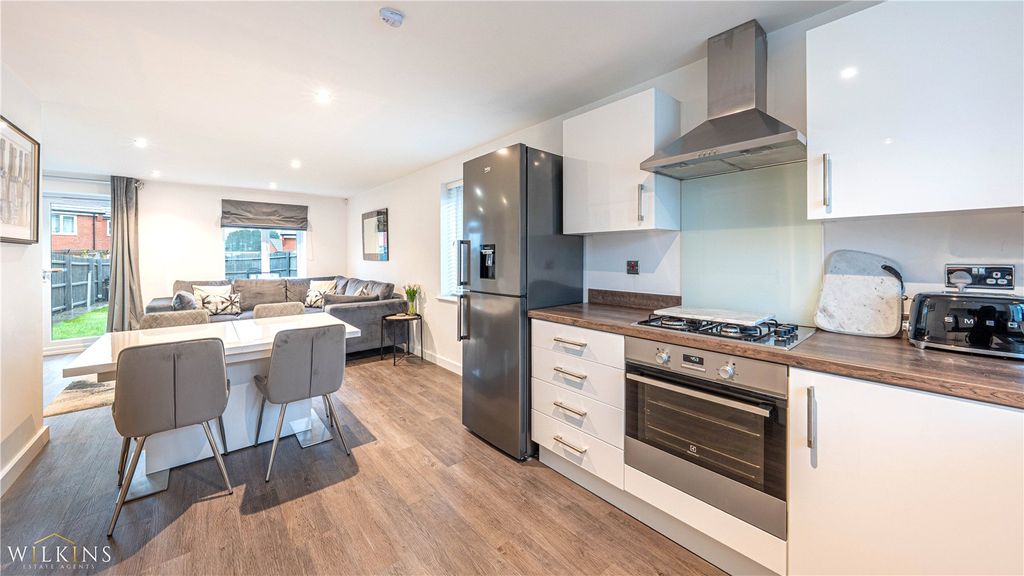 Property photo 2 of 33 Picture No. 04