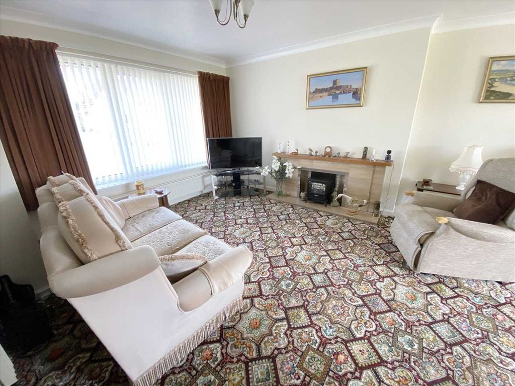 Property photo 3 of 16 Lounge: