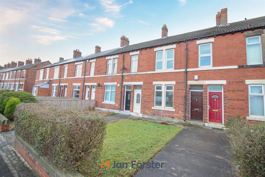 Property photo 1 of 8 Front External