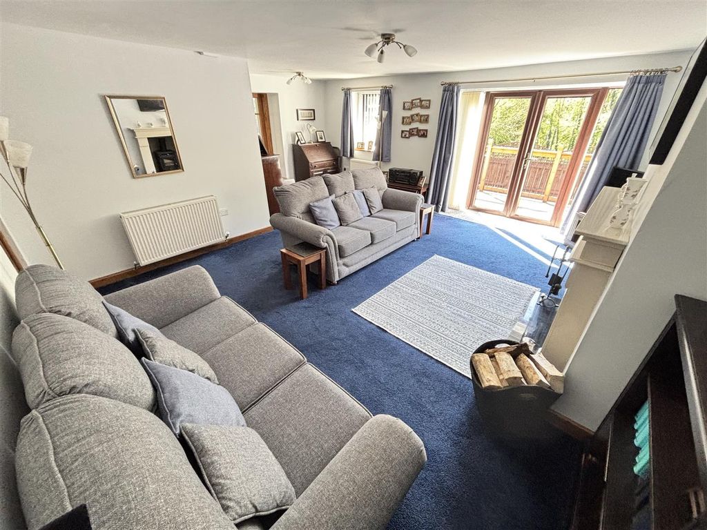 Property photo 3 of 25 Living Room