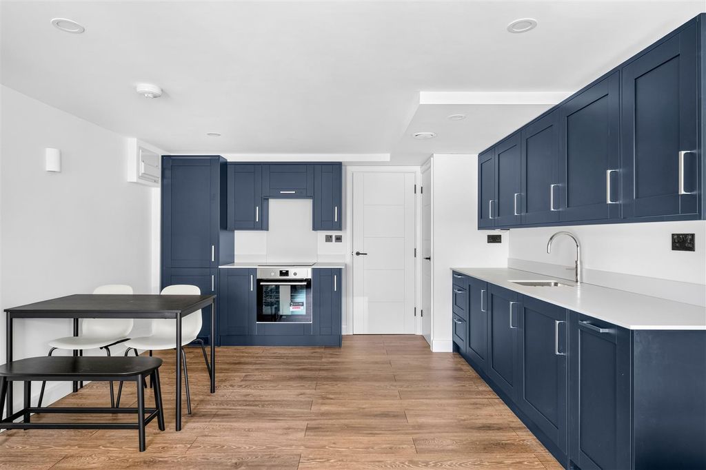 Property photo 2 of 24 Reception/Kitchen