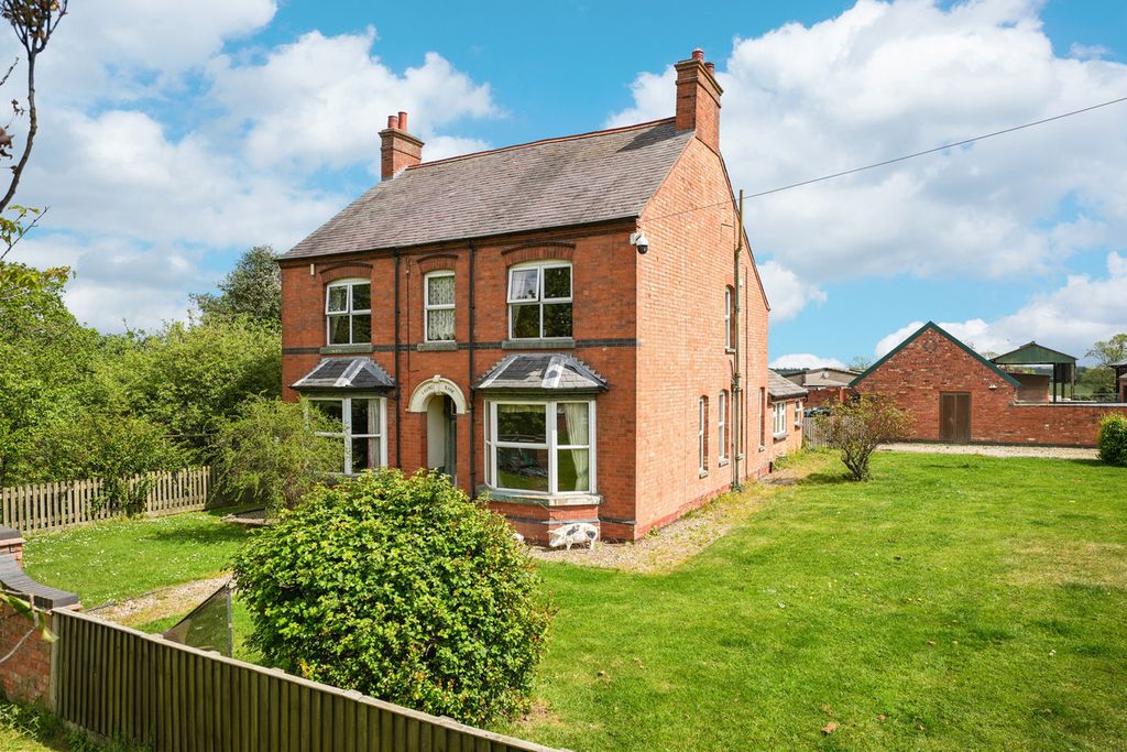 Property photo 2 of 26