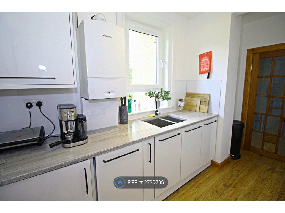 Property photo 3 of 15 Kitchen