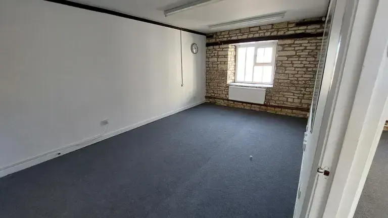 Property photo 3 of 7 Gallery