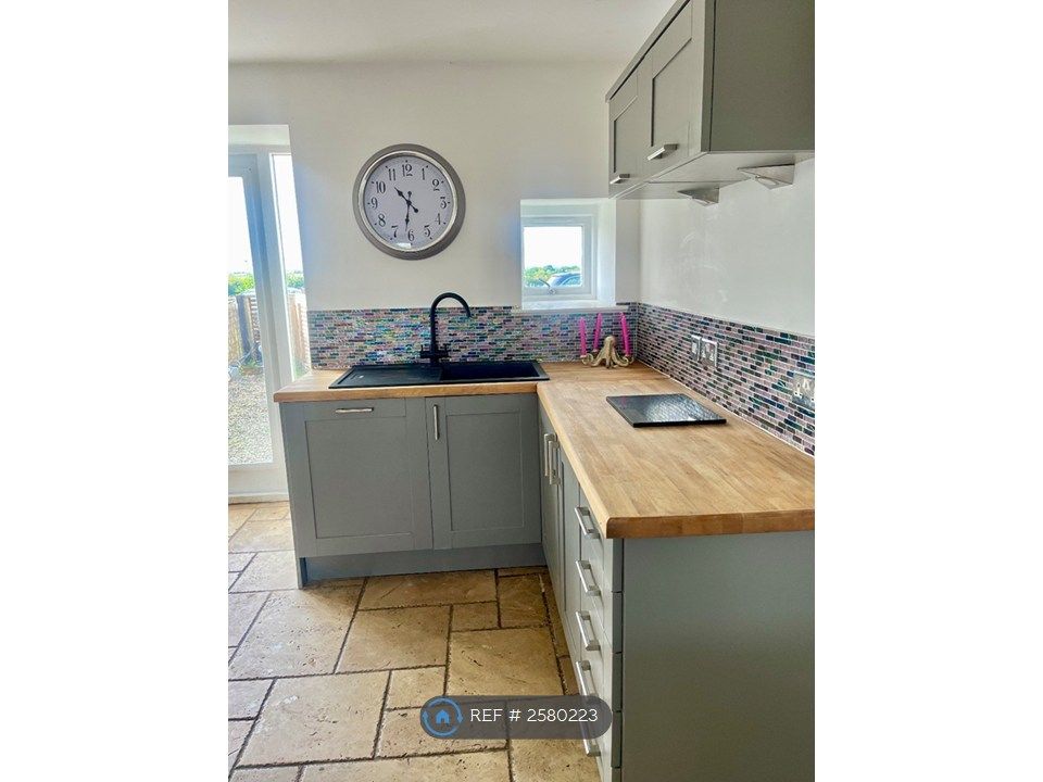 Property photo 3 of 17 Kitchen