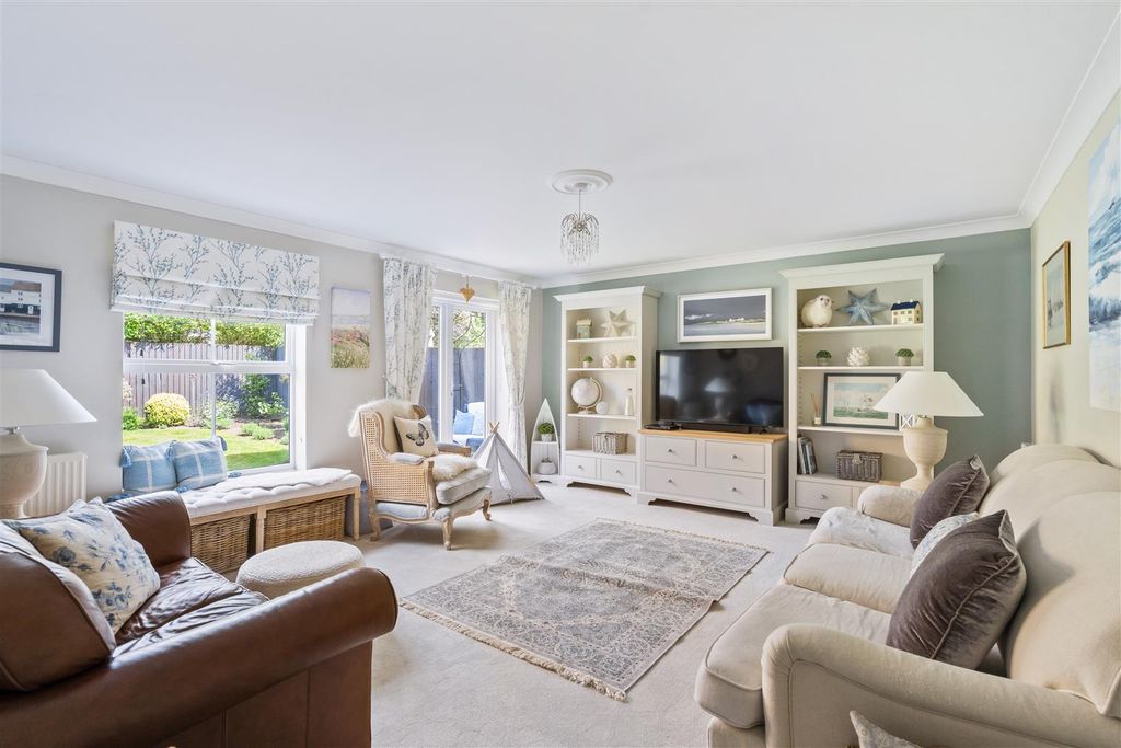 Property photo 2 of 16 Living Room