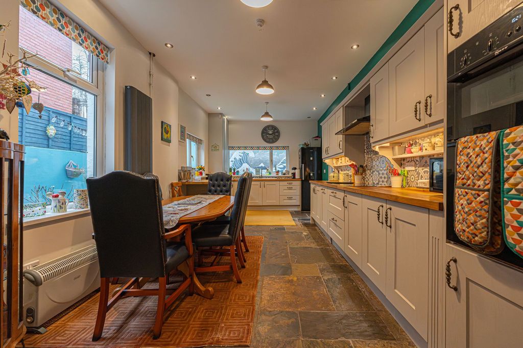 Property photo 3 of 37