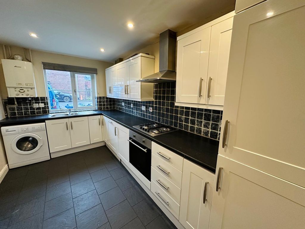 Property photo 2 of 9