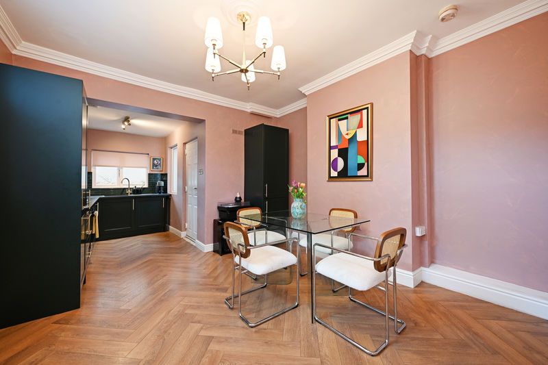 Property photo 1 of 27 Dining Kitchen