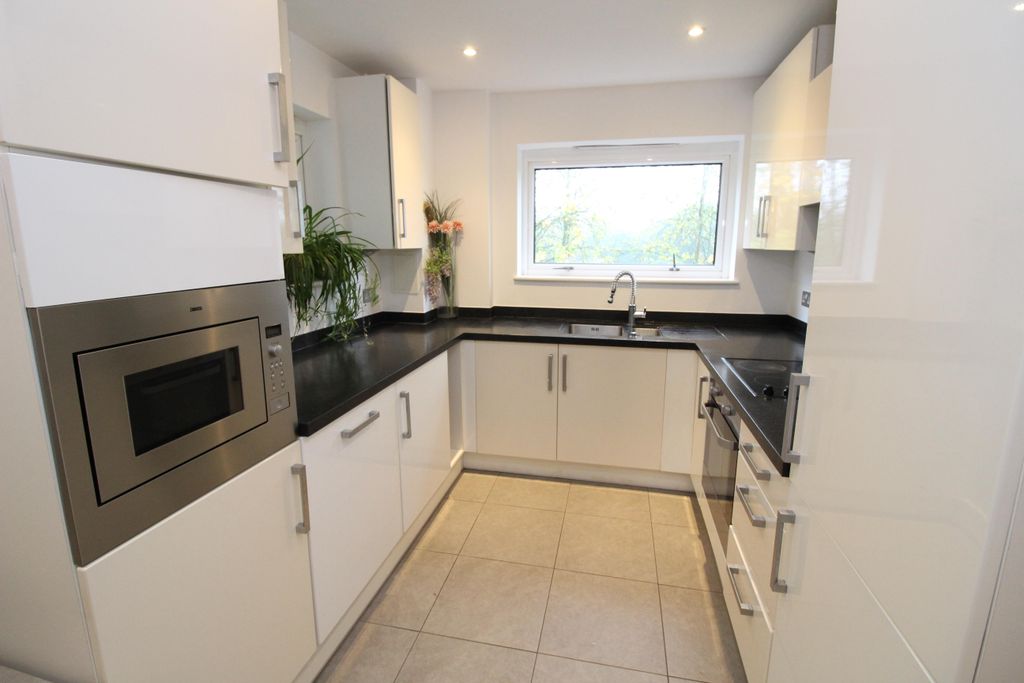 Property photo 2 of 10 Kitchen