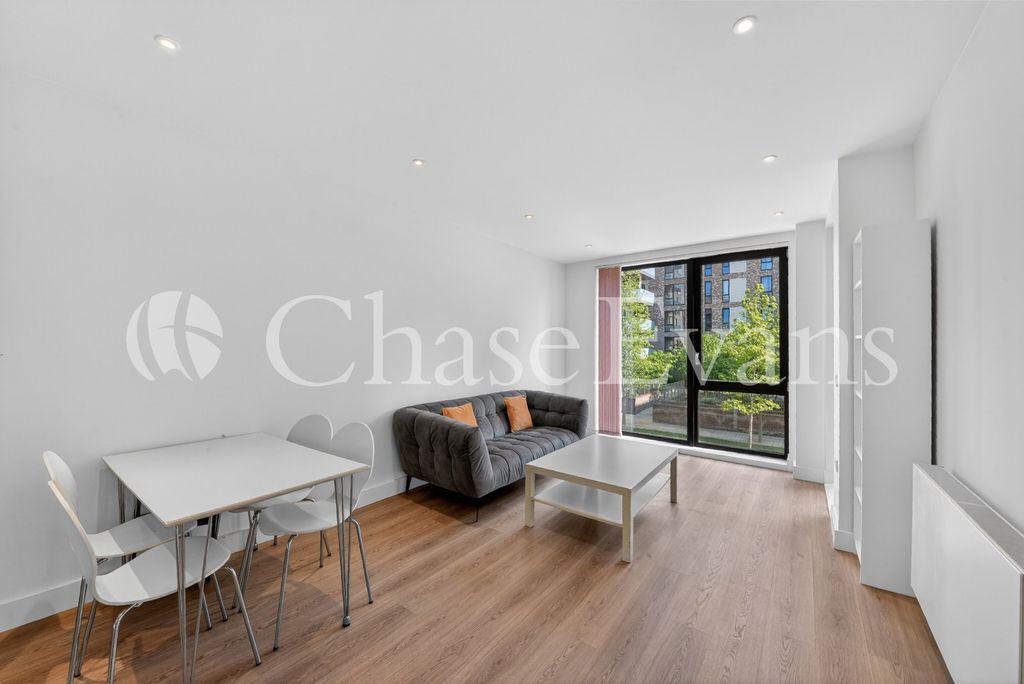 Property photo 1 of 11 Living