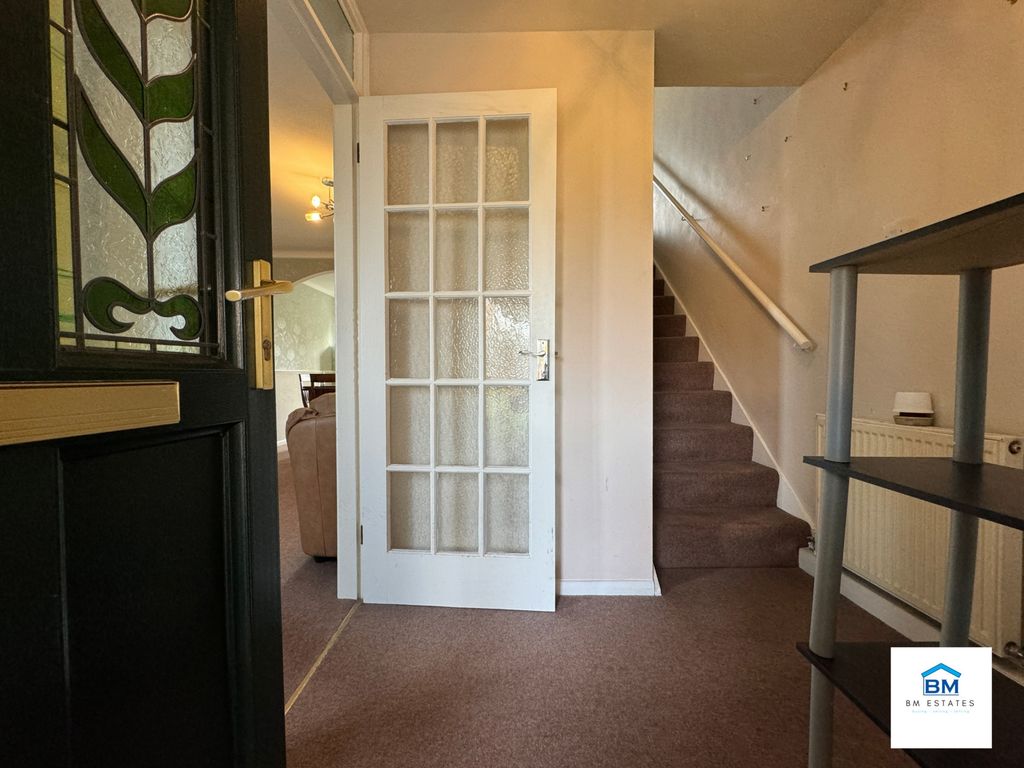 Property photo 2 of 9 Entrance Hall