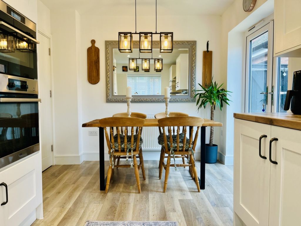 Property photo 2 of 28 B6E4c246-Eec9-4A8F-A0E0-1972d07Bce6F