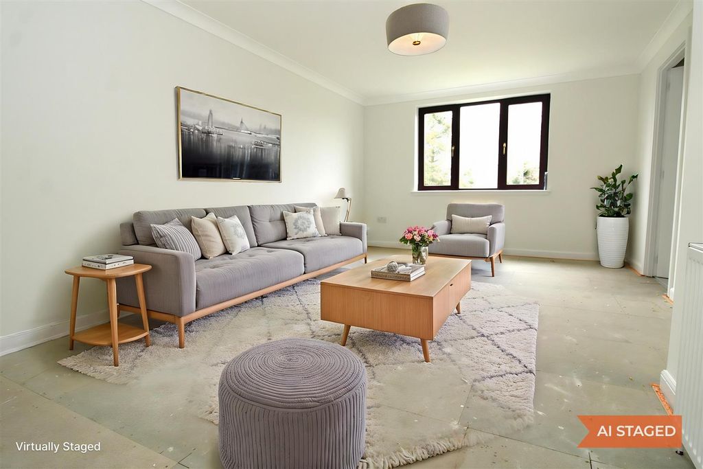 Property photo 2 of 8 Lounge