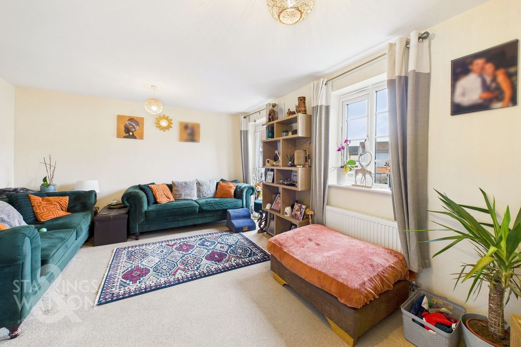 Property photo 2 of 25