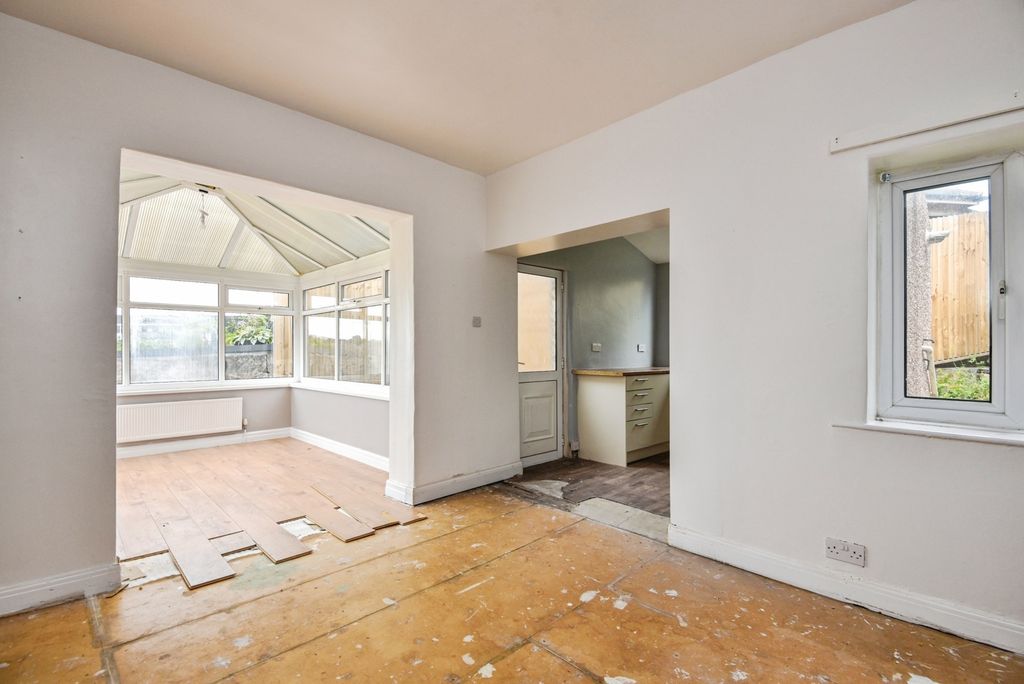 Property photo 3 of 17 Photo
