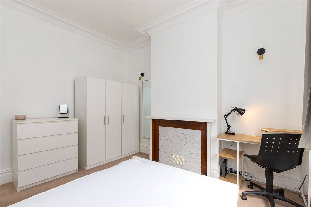 Property photo 2 of 11 Room 1