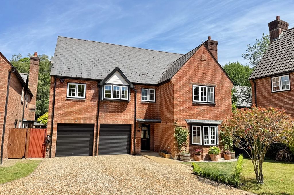 Property photo 1 of 29 Matchams Close Executive Home