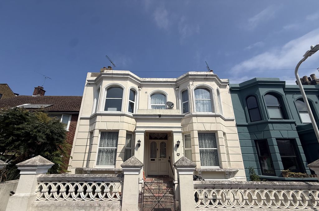 Property photo 1 of 5