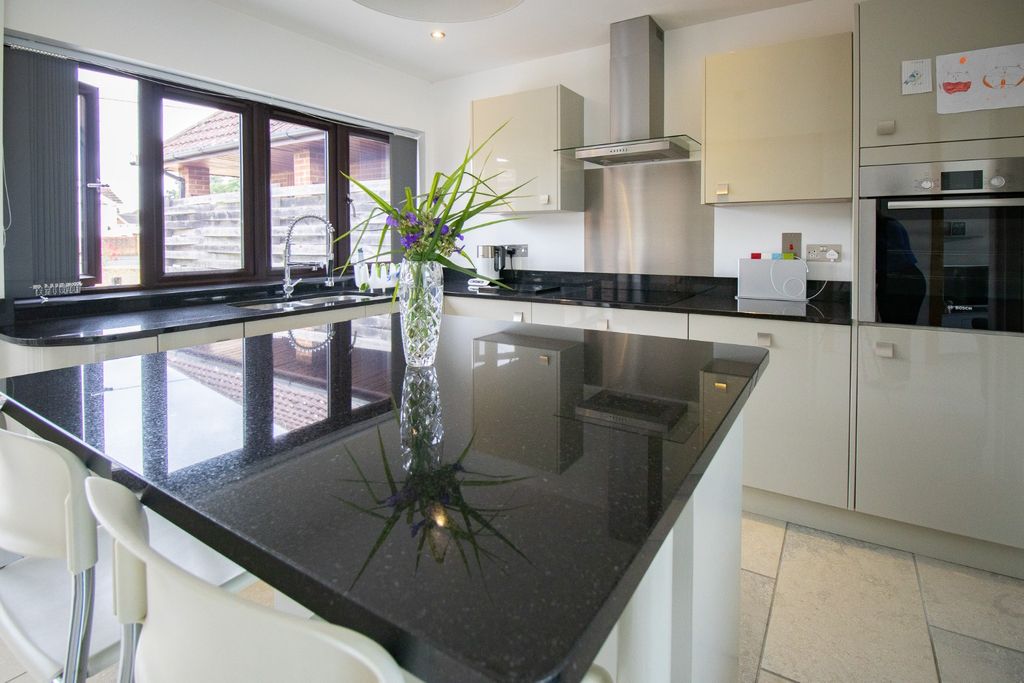 Property photo 2 of 30 2314963