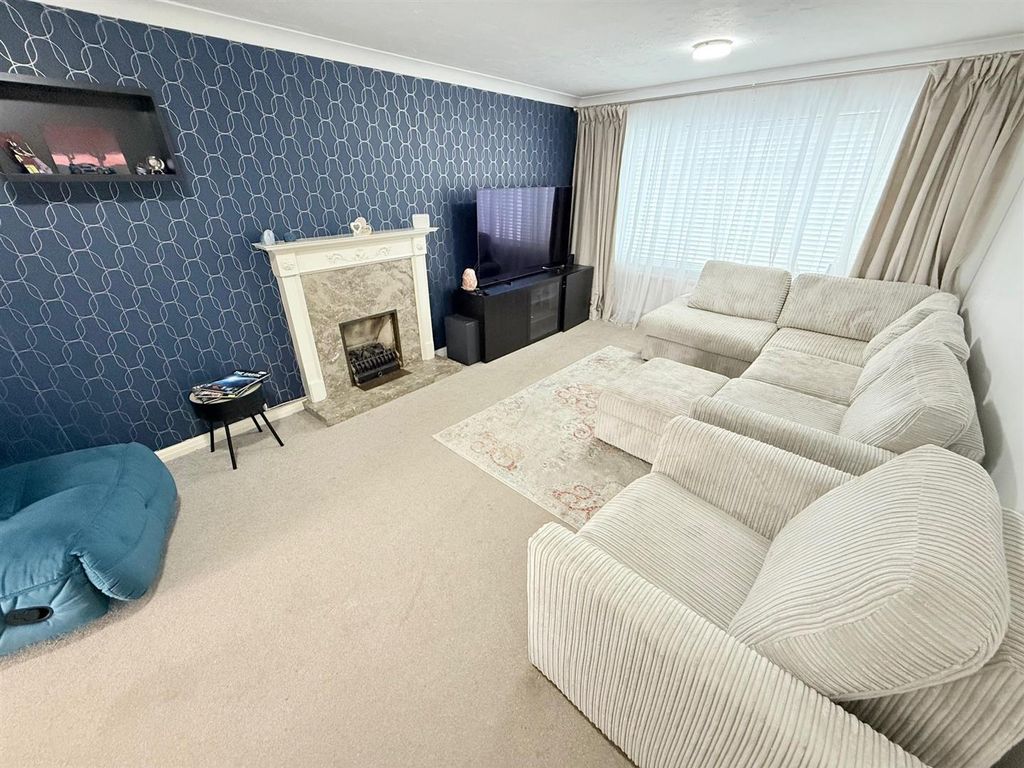 Property photo 2 of 26 Lounge