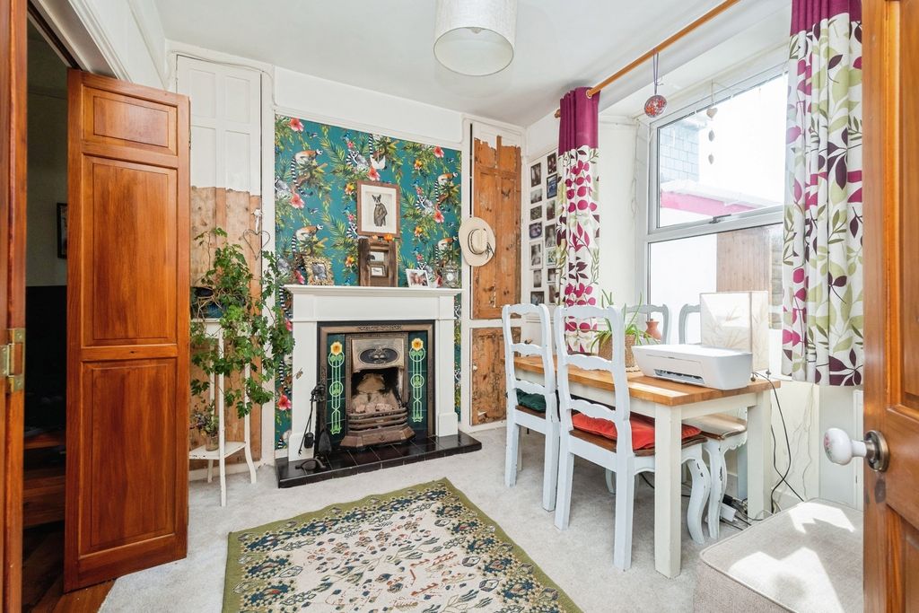 Property photo 3 of 18 Pbox-Img.Jpg