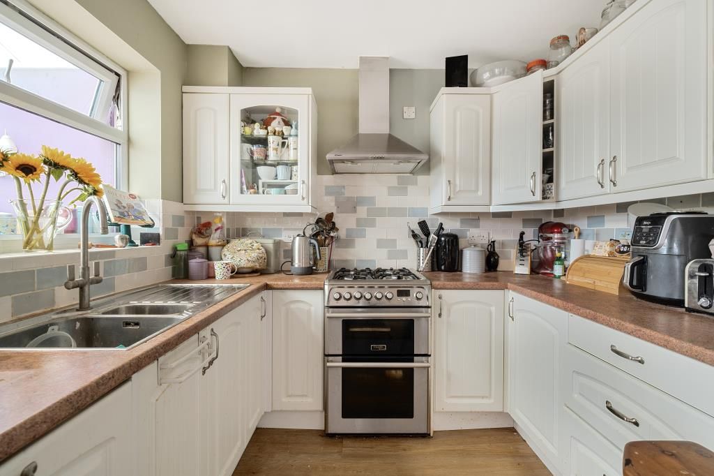 Property photo 3 of 22 Kitchen