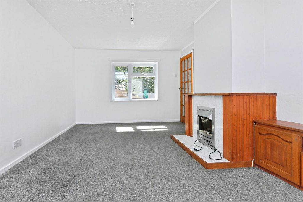 Property photo 3 of 25