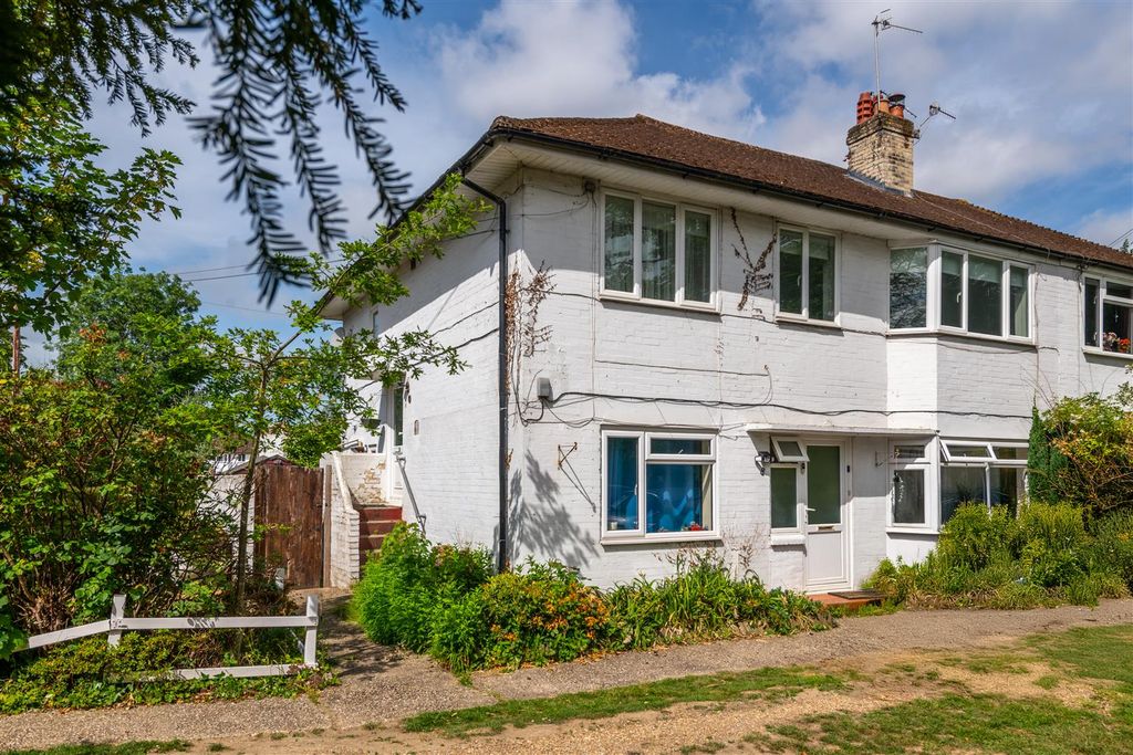 Property photo 1 of 10 7 Meadowcroft Close Externals-4.Jpg