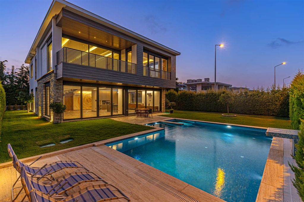 Property photo 1 of 24 Desirable Villa For Sale In Belek, Antalya With Private Facilities - A Prestigious Villa In Belek