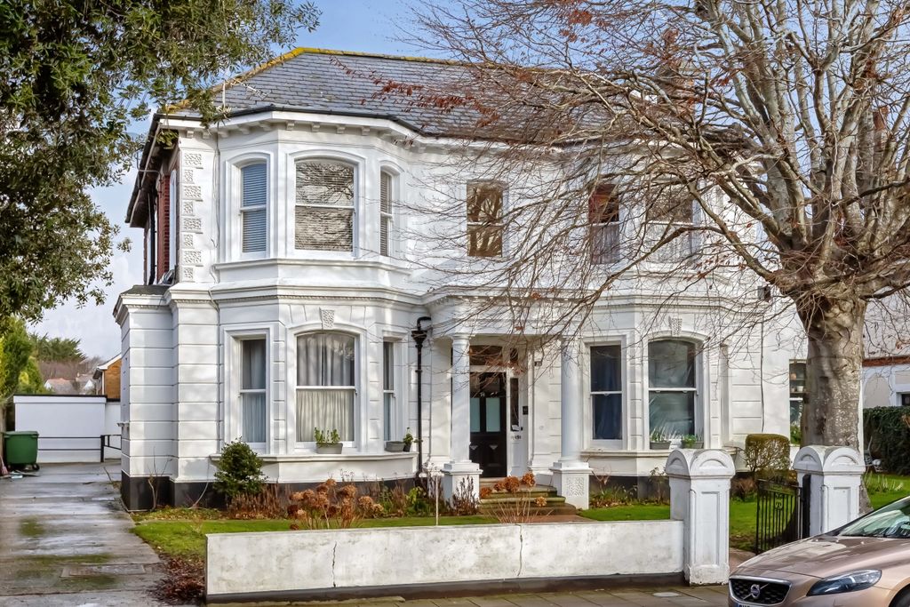 Property photo 1 of 10 Richmond Rd_9