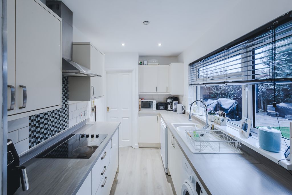 Property photo 2 of 31 251205W021