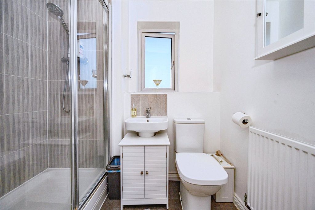 Additional image 19 of 5 bed end terrace house for saleFossett Grove, Dunstable, Bedfordshire LU6