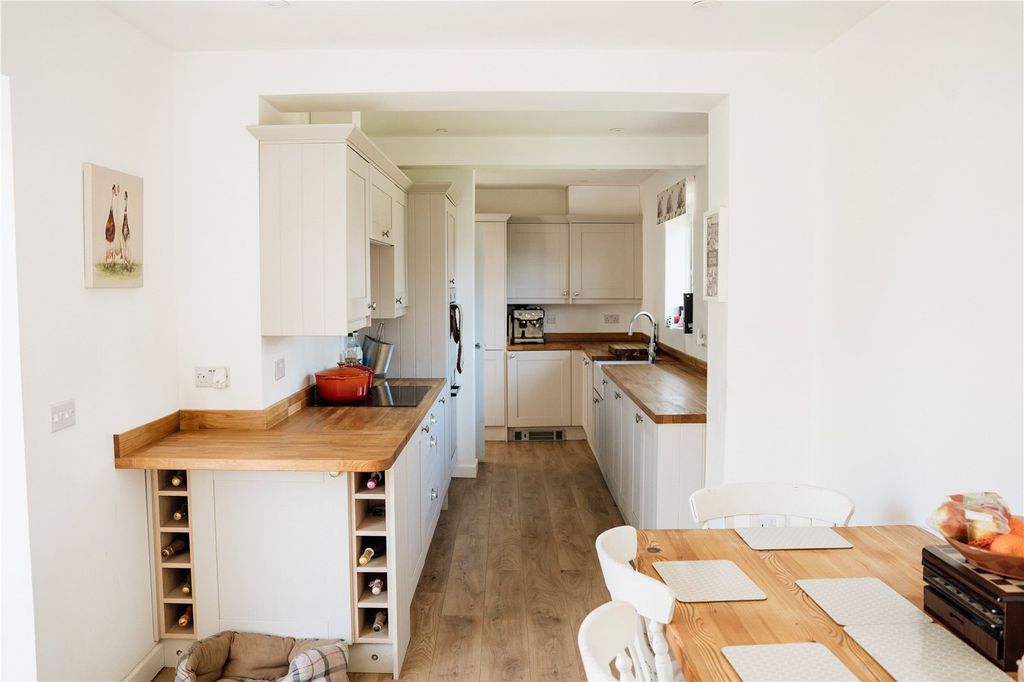 Property photo 3 of 18 Picture 3