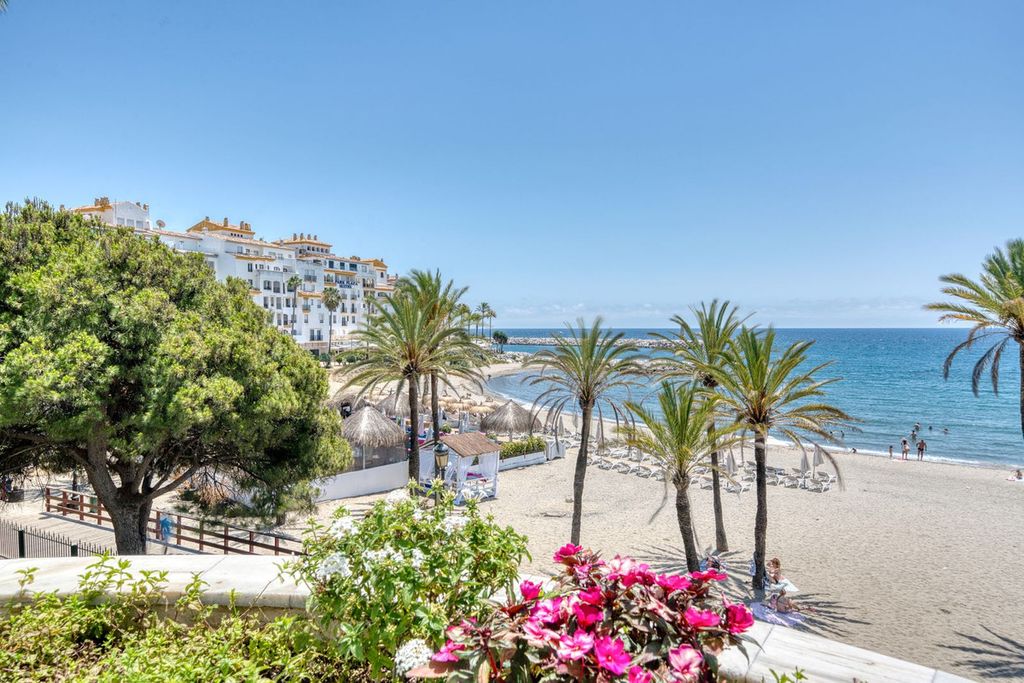 Property photo 2 of 41