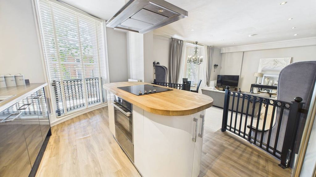 Property photo 3 of 18 4137455