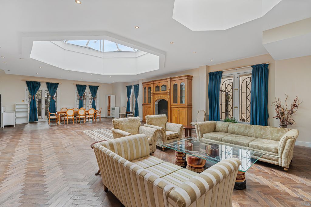 Property photo 3 of 14