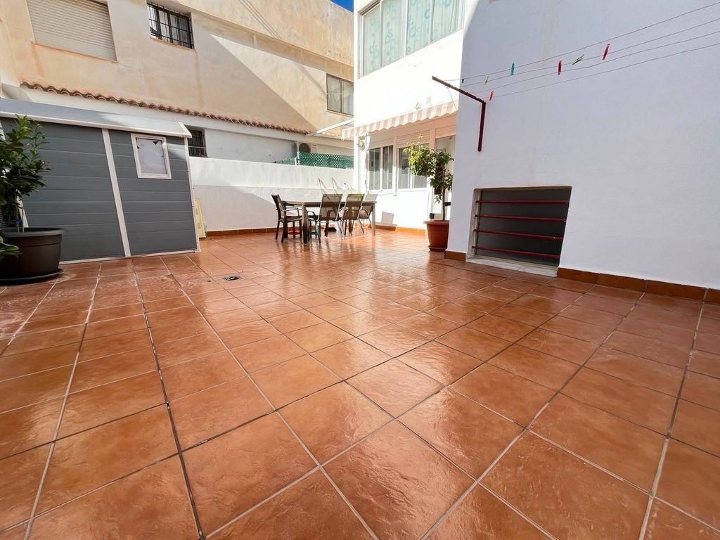Property photo 2 of 42