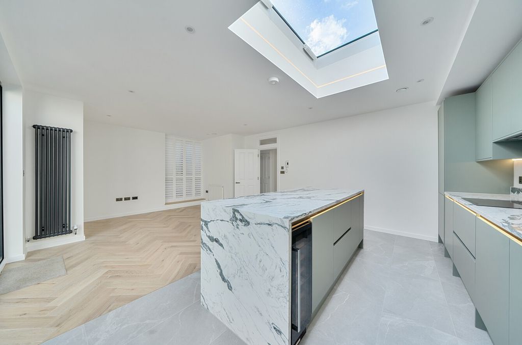 Property photo 2 of 18 1448018-3-69E7468...