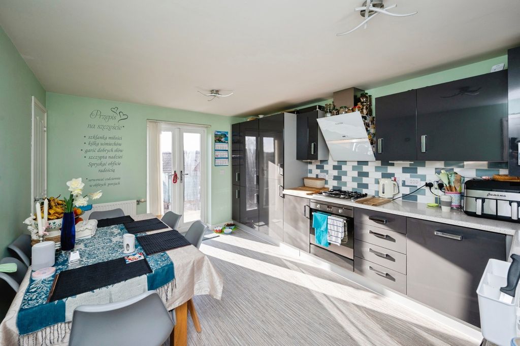 Property photo 3 of 10 Pbox-Img.Jpg