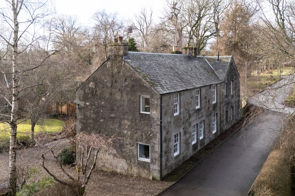 Property photo 2 of 18