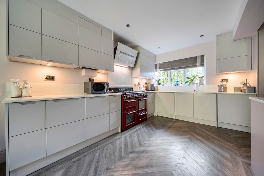 Property photo 2 of 21 1409169-8-69A9Cdb...