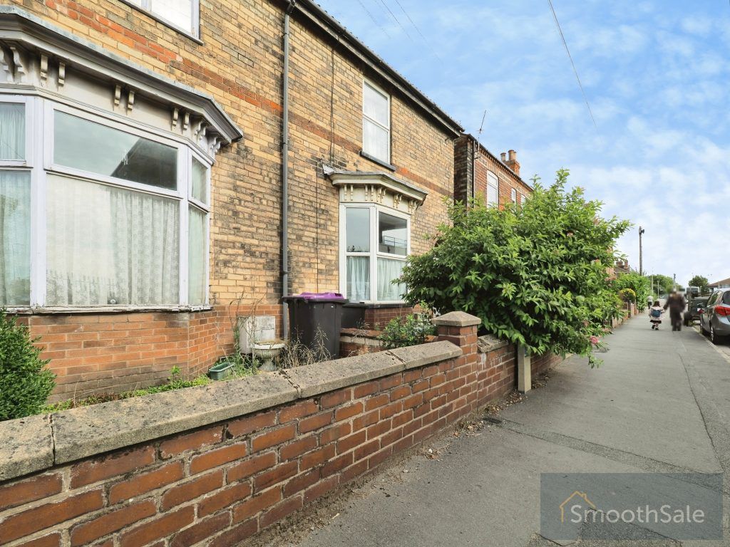 Property photo 2 of 32