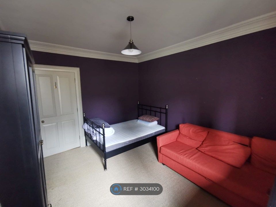 Property photo 3 of 11 Bedroom 1