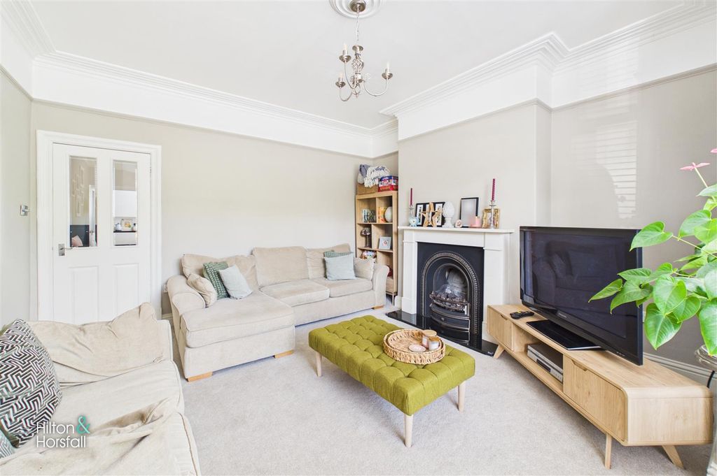 Property photo 3 of 21 Brookbank