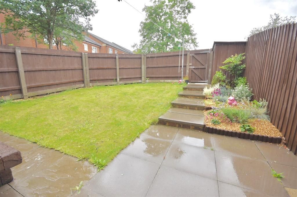 Property photo 2 of 8 Garden