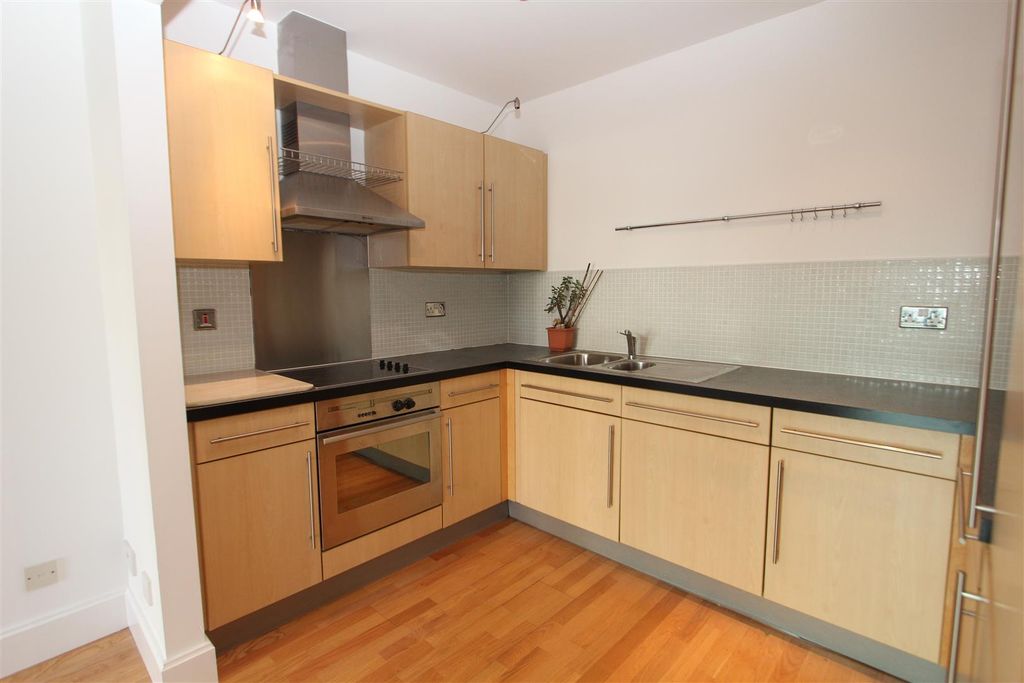 Property photo 3 of 11 Kitchen.Jpg