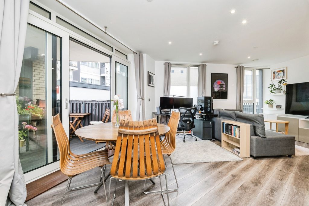Property photo 2 of 14 Pbox-Img.Jpg