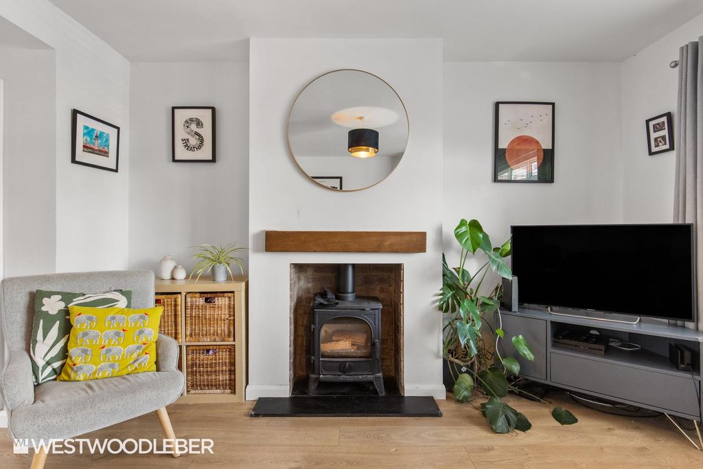 Property photo 3 of 17 Themeadway_17.Jpg